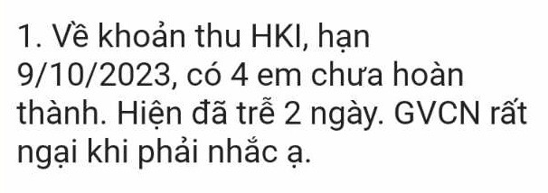 Nộp chậm trễ, phụ huynh nhận được tin nhắn của giáo viên (Ảnh phụ huynh cung cấp)
