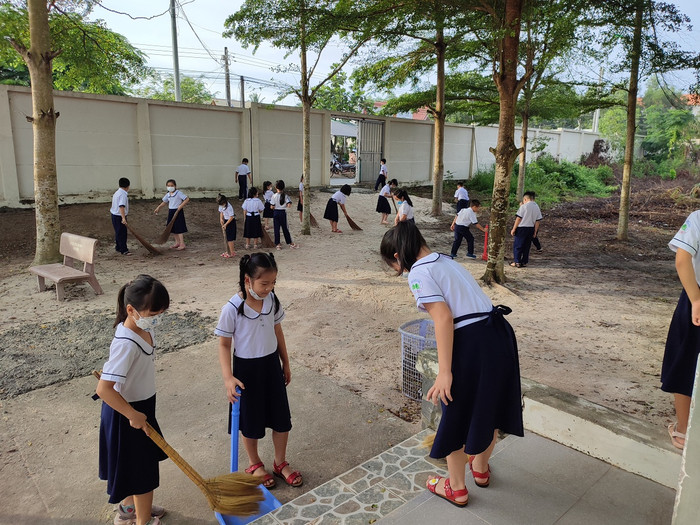 gdvn-học sinh làm vệ sinh.jpg
