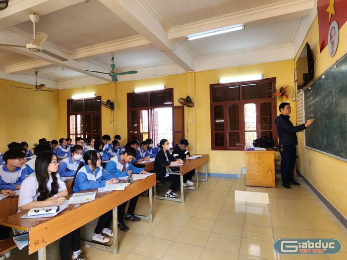 Một bộ phận giáo viên hạng II vẫn rất băn khoăn với những quy định trong Thông tư sửa đổi (Ảnh minh hoạ Phạm Linh)