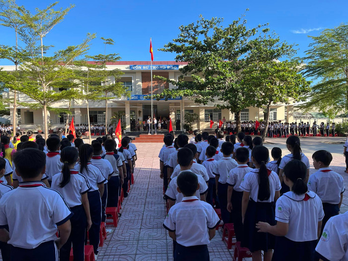 Sau nghi lễ chào cờ, các trường lồng ghép các hoạt động trải nghiệm (Ảnh P.T) Sau nghi lễ chào cờ, các trường lồng ghép các hoạt động trải nghiệm (Ảnh P.T)