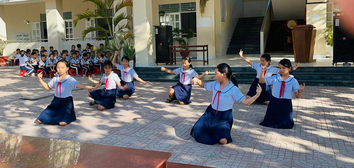 Các tiết mục văn nghệ đan xen trong phần hoạt động trải nghiệm (Ảnh P.T) Các tiết mục văn nghệ đan xen trong phần hoạt động trải nghiệm (Ảnh P.T)