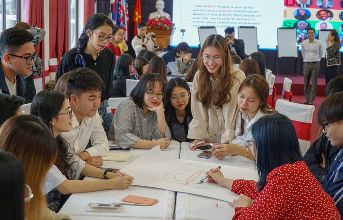 Sinh viên Trường Đại học Kinh tế, Đại học Quốc gia Hà Nội. (Ảnh: Website nhà trường) sv kte.png