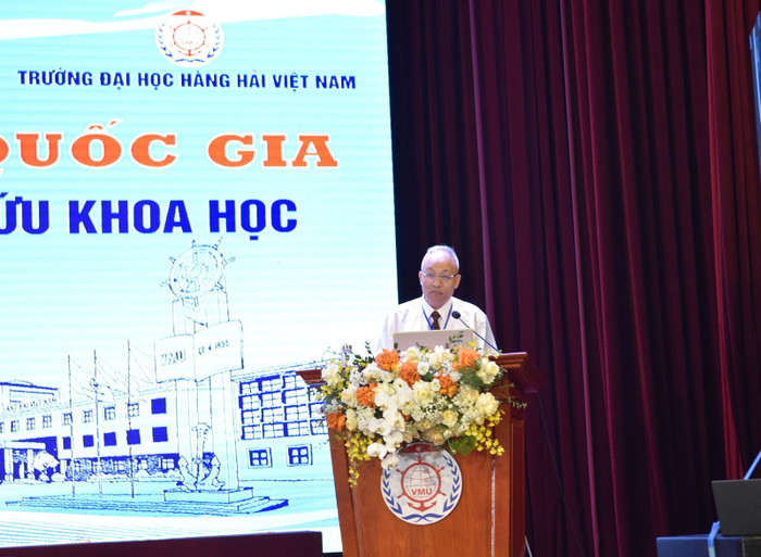Giáo sư, Viện sĩ Nguyễn Quốc Sỹ phát biểu tại hội thảo. Ảnh: Trà My. ng quoc sy.jpg