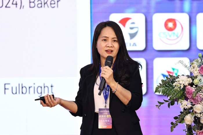 Phó Giáo sư, Tiến sĩ Vũ Thanh Hương - Phó Trưởng khoa Khoa Kinh tế và Kinh doanh quốc tế, Trường Đại học Kinh tế, Đại học Quốc gia Hà Nội. (Ảnh: NVCC) pgs.ts vu thanh huong.png