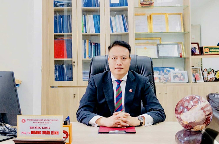 Phó Giáo sư, Tiến sĩ Hoàng Xuân Bình - Trưởng khoa Kinh tế quốc tế, Trường Đại học Ngoại thương. Ảnh: NVCC pgs.ts hoang xuan binh.jpg