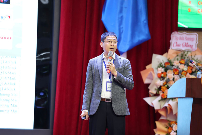 Phó Giáo sư, Tiến sĩ Nguyễn Hữu Quang - Phó Hiệu trưởng Trường Đại học Kinh tế - Kỹ thuật Công nghiệp phát biểu tại sự kiện. pgs.ts nguyen huu quang.jpg