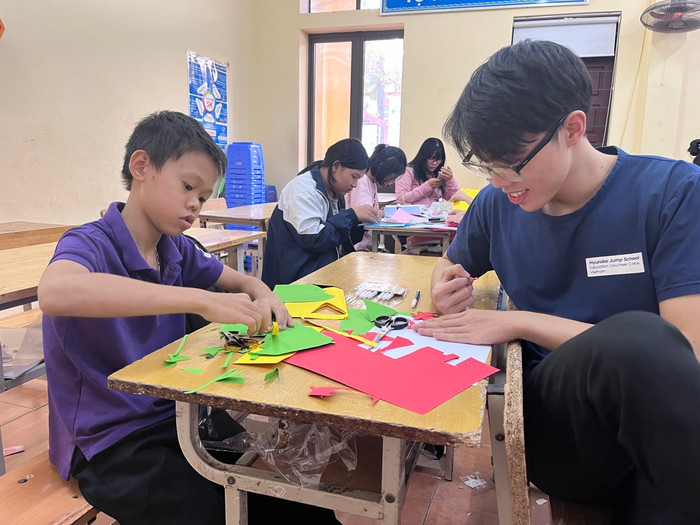 3. Tham gia dự án dạy học tình nguyện Hyundai Jump School.jpg