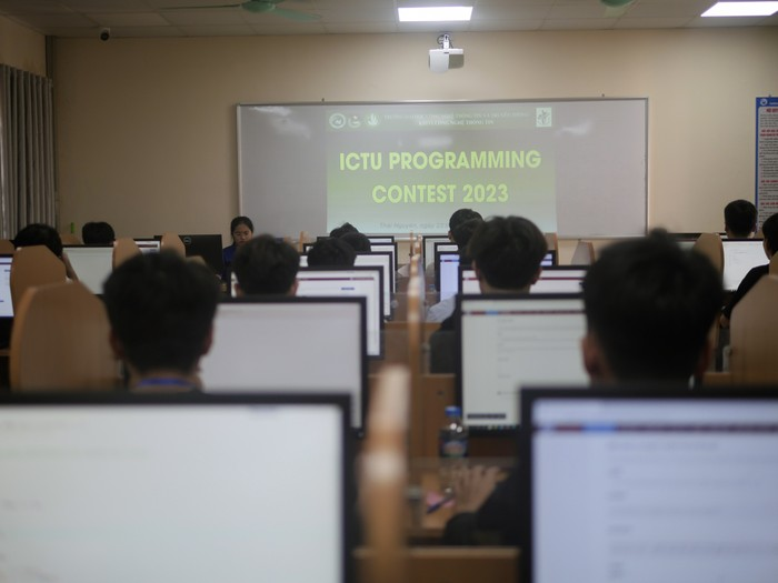 Sinh viên Trường Đại học Công nghệ thông tin và Truyền thông Thái Nguyên tham gia cuộc thi lập trình năm 2023. (Ảnh tư liệu nhà trường từng cung cấp) sinh viên CNTT TN.png