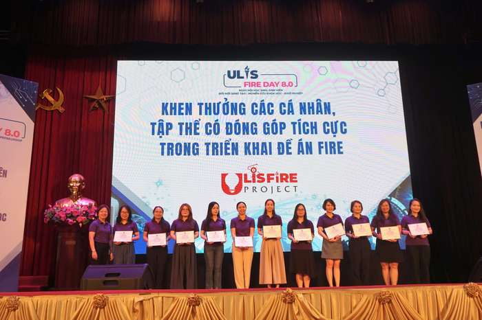 gdvn-khen thuong.png