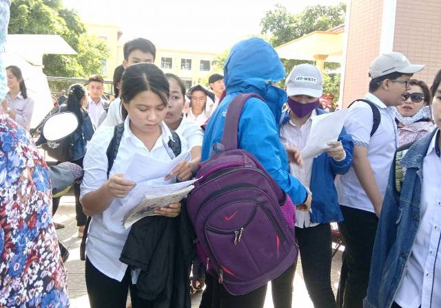 Hơn 500 học sinh tại Quảng Bình đã tham gia thi vào Trường trung học phổ thông Chuyên Võ Nguyên Giáp. (Ảnh: Thủy Phan) Hơn 500 học sinh tại Quảng Bình đã tham gia thi vào Trường trung học phổ thông Chuyên Võ Nguyên Giáp. (Ảnh: Thủy Phan)