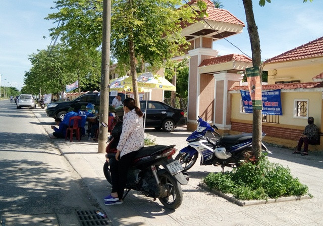 Hầu hết ở các điểm thì đều khá vắng vẻ, không còn cảnh nhốn nháo, kẹt xe như trước đây. (Ảnh: Thủy Phan) Hầu hết ở các điểm thì đều khá vắng vẻ, không còn cảnh nhốn nháo, kẹt xe như trước đây. (Ảnh: Thủy Phan)