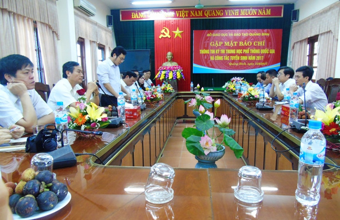 Sở Giáo dục và Đào tạo Quảng Bình thông tin về kỳ thi tốt nghiệp trung học phổ thông Quốc gia 2017. (Ảnh: T.T) Sở Giáo dục và Đào tạo Quảng Bình thông tin về kỳ thi tốt nghiệp trung học phổ thông Quốc gia 2017. (Ảnh: T.T)