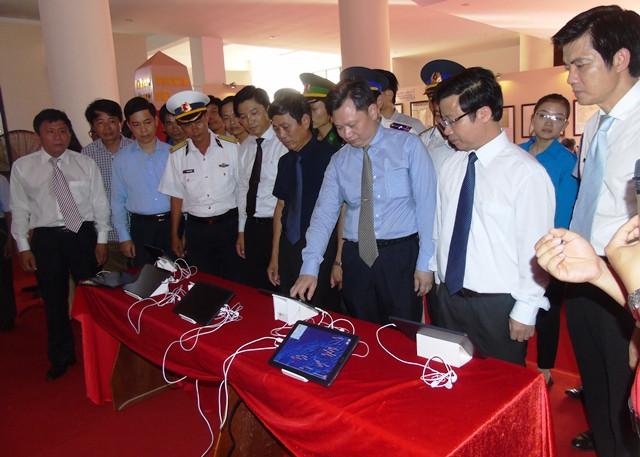 Tiển lãm nhằm góp phần nâng cao nhận thức, tinh thần đoàn kết, ý thức trách nhiệm của nhân dân, đặc biệt là tầng lớp thanh niên trong việc bảo vệ và khẳng định chủ quyền của Việt Nam đối với hai quần đảo Hoàng Sa và Trường Sa thông qua các tư liệu lịch sử được công bố. Tiển lãm nhằm góp phần nâng cao nhận thức, tinh thần đoàn kết, ý thức trách nhiệm của nhân dân, đặc biệt là tầng lớp thanh niên trong việc bảo vệ và khẳng định chủ quyền của Việt Nam đối với hai quần đảo Hoàng Sa và Trường Sa thông qua các tư liệu lịch sử được công bố.