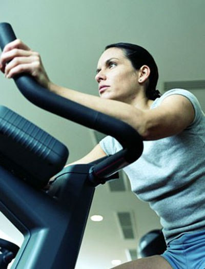 Các bài tập giảm cân bằng cách đạp sẽ sẽ giúp bạn sở hữu một đôi chân thon gọn và quyến rũ.