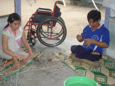 Mặc dù mới đi vào hoạt động từ tháng 1/2010, nhưng Trung tâm đã tổ chức được một số lớp dạy nghề làm hoa lụa, kết chổi đót, mây tre đan xuất khẩu, làm nấm rơm…