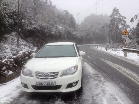 Tuyết phủ trắng tại Thác Bạc - Sa Pa.