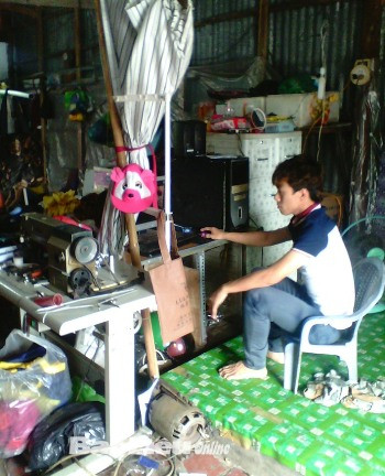 Cơ sở in lụa của anh Lê Trung Hiếu (ấp 4, xã Phong Thạnh Tây B, huyện Phước Long). Ảnh: M.N Cơ sở in lụa của anh Lê Trung Hiếu (ấp 4, xã Phong Thạnh Tây B, huyện Phước Long). Ảnh: M.N