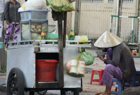 Người bán hủ tiếu dính tin đồn "hủ tiếu gõ nấu bằng chuột cống". Người bán hủ tiếu dính tin đồn "hủ tiếu gõ nấu bằng chuột cống".