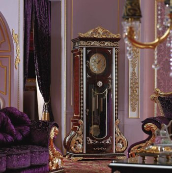 Đồng hồ dát vàng 24k có giá tới 180,5 triệu đồng. Đồng hồ dát vàng 24k có giá tới 180,5 triệu đồng.