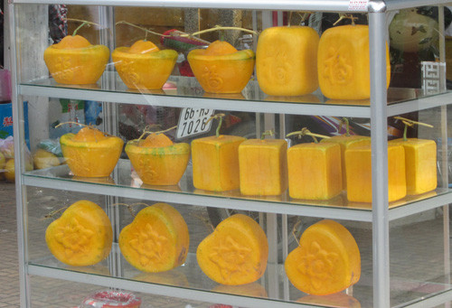 Dưa hấu hình dáng "độc" bán ở An Giang cận tết năm 2013 - Ảnh: T. Dũng Dưa hấu hình dáng "độc" bán ở An Giang cận tết năm 2013 - Ảnh: T. Dũng