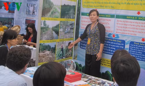 Chị Tiêu Việt Tiên- tỉnh Cà Mau thuyết trình ý tưởng sáng tạo