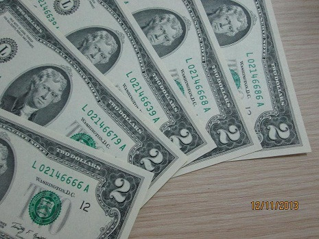 Những tờ 2 USD được bán với giá từ vài trăm đến vài triệu đồng.