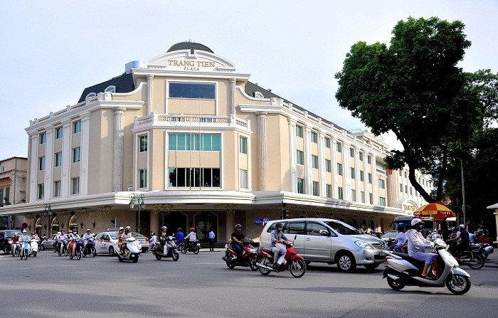 Diện mạo lộng lẫy và sang trọng nhìn từ bên ngoài TTTM Tràng Tiền Plaza ngày trở lại. (Ảnh: Trần Kháng) Diện mạo lộng lẫy và sang trọng nhìn từ bên ngoài TTTM Tràng Tiền Plaza ngày trở lại. (Ảnh: Trần Kháng)