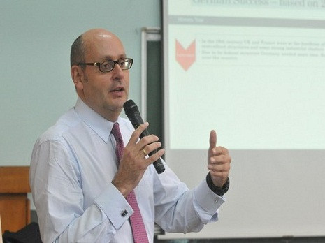 Tiến sĩ Michael Inacker: “… điều quan trọng là mọi người biết tìm cơ hội thành công trong nghịch cảnh” Tiến sĩ Michael Inacker: “… điều quan trọng là mọi người biết tìm cơ hội thành công trong nghịch cảnh”