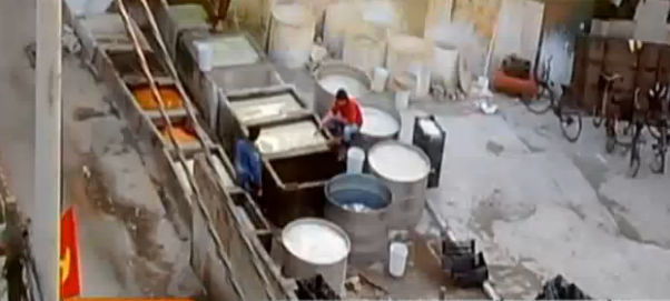 Một xưởng sản xuất mứt kẹo lớn nhất tại làng mứt Xuân Đỉnh (quận Từ Liêm, HN). Một xưởng sản xuất mứt kẹo lớn nhất tại làng mứt Xuân Đỉnh (quận Từ Liêm, HN).