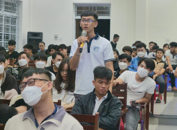 Sinh viên Trường Đại học Xây dựng Miền Trung. Ảnh: Fanpage Nhà trường. 315201484_3295233484083081_716797772517766393_n.jpg