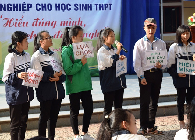 Các em học sinh nên hành động, thể hiện khả năng, phẩm chất cho mọi người thấy, cho cả bản thân mình thấy rõ được ưu, nhược điểm của mình. (Ảnh: Thủy Phan)