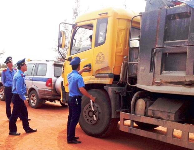 Thanh tra giao thông tỉnh Quảng Bình trong một lần làm nhiệm vụ Thanh tra giao thông tỉnh Quảng Bình trong một lần làm nhiệm vụ