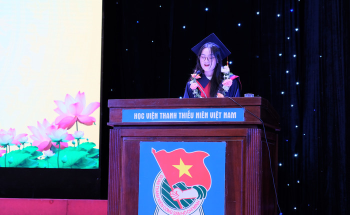 Sinh viên Phạm Yến Như - K9 ngành Công tác xã hội bày tỏ sự xúc động, biết ơn hành trình học tập, rèn luyện tại Học viện Thanh thiếu niên Việt Nam. GDVN_12.JPG
