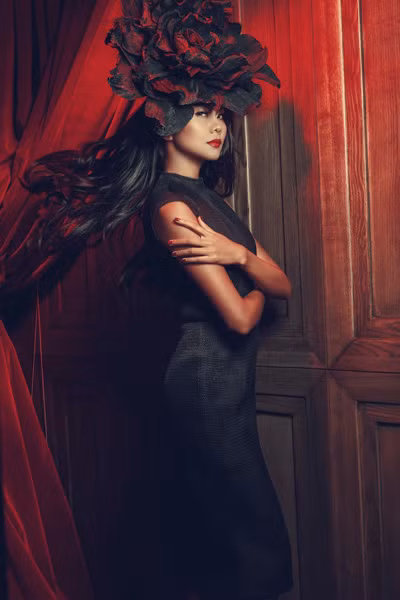 Vào tháng 12, Đỗ Mạnh Cường sẽ ra mắt cuốn sách ảnh nghệ thuật - thời trang mang tên "The Muse - Nàng thơ". Dàn vedette trong làng thời trang và giải trí góp mặt trong quyển sách này. Trong ảnh là siêu mẫu Thanh Hằng.