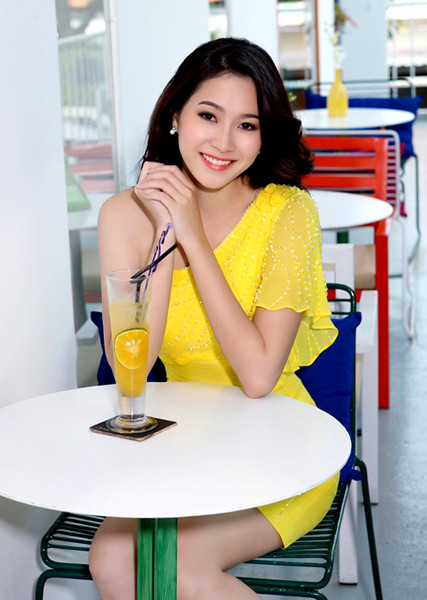 Bộ ảnh do chuyên gia trang điểm Đặng Hùng, stylist Tân Đà Lạt, tạo mẫu tóc Thomas Thạnh và nhà thiết kế Sơn Collection hỗ trợ thực hiện.