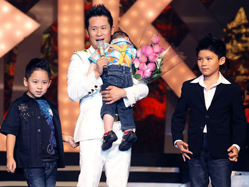 Nam ca sĩ tự hào về các cậu con trai của mình.