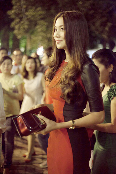 Thanh Hằng trẻ trung đi nghe nhạc. Thanh Hằng trẻ trung đi nghe nhạc.