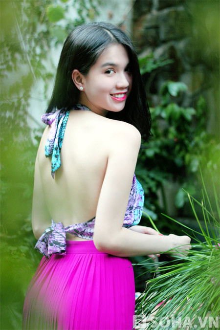 Thay vì việc phản biện hay đáp trả một cách kịch liệt như nhiều ngôi sao mỗi khi gặp phải dư luận không hay. Ngọc Trinh lại chọn cách im lặng và dành toàn bộ thời gian cho công việc của mình.