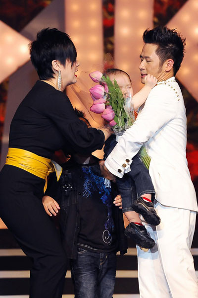 Kể từ khi kết hôn, Trizze Phương Trinh gần như lui vào hậu trường và dành hết thời gian chăm sóc các con.