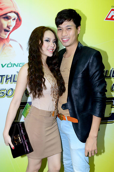 Đến xem chương trình tối qua còn có người mẫu Hồng Quế.