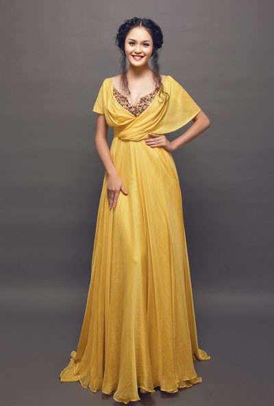 Đây là chiếc đầm dạ hội mà nhà thiết kế Hoàng Hải đã chuẩn bị sẵn cho Hoàng Anh.