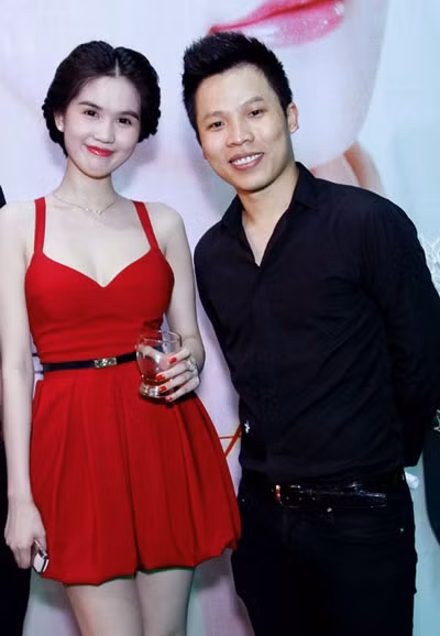 Giám đốc Venus - Vũ Khắc Tiệp - là người luôn bên cạnh động viên và giúp đỡ cô trong công việc. Giám đốc Venus - Vũ Khắc Tiệp - là người luôn bên cạnh động viên và giúp đỡ cô trong công việc.