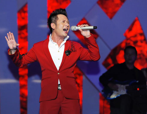 Bằng Kiều khẳng định tài năng qua đêm nhạc đầy cảm xúc. bang-kieu-jpg-1351288507-1351288512_500x