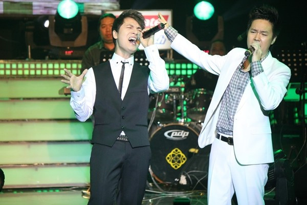 Đôi bạn thân cùng song ca ca khúc Con đường tình yêu. Song song đó, Đăng Khôi còn thể hiện bản Remix của bài hát Cô bé mùa đông. Đôi bạn thân cùng song ca ca khúc Con đường tình yêu. Song song đó, Đăng Khôi còn thể hiện bản Remix của bài hát Cô bé mùa đông.