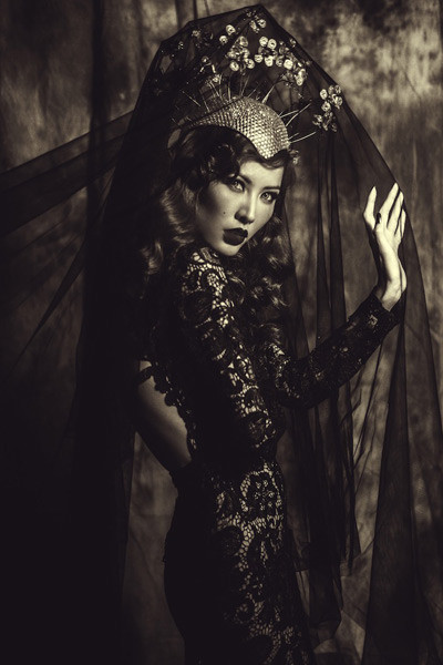 Quyển sách sẽ được ra mắt trong show diễn thời trang - nghệ thuật "Đỗ Mạnh Cường - 5 năm 1 chặng đường", tổ chức vào 18/12 tại Trung tâm Hội nghị và Triển lLãm Quốc tế SECC, quận 7, TP HCM. Trong ảnh là người mẫu Thanh Hoài. Quyển sách sẽ được ra mắt trong show diễn thời trang - nghệ thuật "Đỗ Mạnh Cường - 5 năm 1 chặng đường", tổ chức vào 18/12 tại Trung tâm Hội nghị và Triển lLãm Quốc tế SECC, quận 7, TP HCM. Trong ảnh là người mẫu Thanh Hoài.