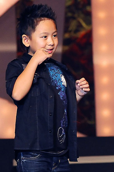 Colin Bằng Anh là cậu con trai giữa. Bằng Anh năm nay 6 tuổi. Cậu học giỏi và thông minh. Trước đây Bằng Kiều chia sẻ với báo chí, từ lúc 3 tuổi, Bằng Anh đã biết đọc sách lớp 1.