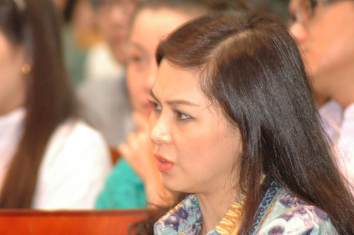 Diễn viên Thủy Tiên, người vợ hiện tại của ông Jonathan Hạnh Nguyễn và là mẹ chồng của Hà Tăng Diễn viên Thủy Tiên, người vợ hiện tại của ông Jonathan Hạnh Nguyễn và là mẹ chồng của Hà Tăng