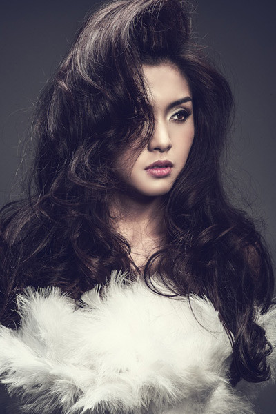 Đây là dự án của nam thiết kế hợp tác với nhiếp ảnh gia trẻ tuổi Milor Trần. Hai người và êkíp tâm huyết chuẩn bị trong suốt một năm trời. Các hình ảnh trong sách hứa hẹn nhiều bất ngờ như Tăng Thanh Hà từ bỏ vẻ đằm thắm trong trẻo để hóa sắc lẹm trong bộ ảnh. Đây là dự án của nam thiết kế hợp tác với nhiếp ảnh gia trẻ tuổi Milor Trần. Hai người và êkíp tâm huyết chuẩn bị trong suốt một năm trời. Các hình ảnh trong sách hứa hẹn nhiều bất ngờ như Tăng Thanh Hà từ bỏ vẻ đằm thắm trong trẻo để hóa sắc lẹm trong bộ ảnh.