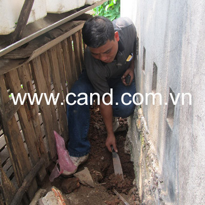 Nơi gia đình đối tượng chôn giấu gói vàng. Nơi gia đình đối tượng chôn giấu gói vàng.