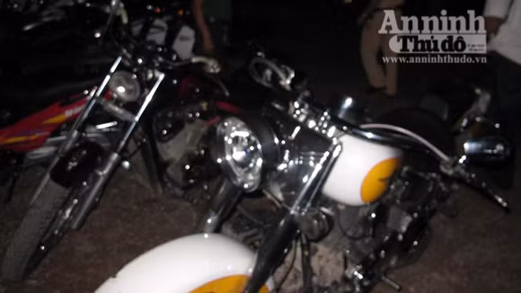 Hà Nội: Tạm giữ 3 siêu mô-tô không giấy tờ ảnh 2